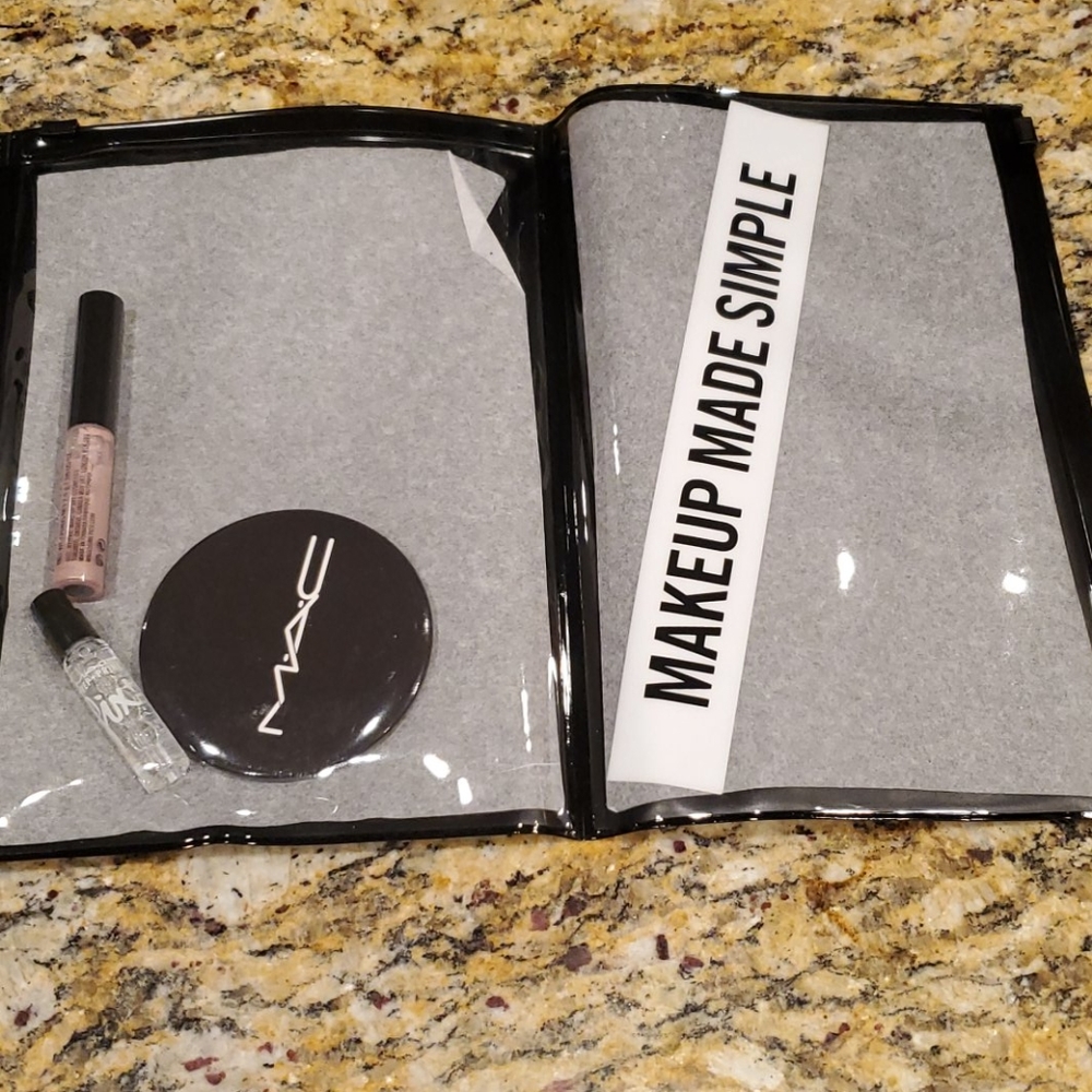🎉🎉 Mac Travel Set HOST PICK - Picture 3 of 9